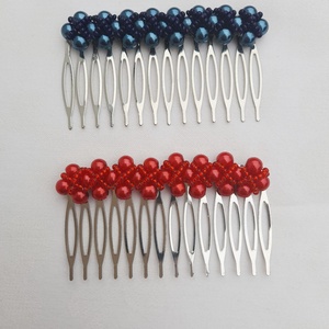 Gyöngyös fésű többféle színben - ruha & divat - hajdísz & hajcsat - hajcsat & hajtű - Meska.hu