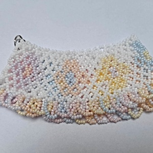 Pasztell színű virágos gyöngygallér - fülbevaló, gyöngynyaklánc, gyöngyékszer - ékszer - nyaklánc - nyakpánt, gallér - Meska.hu