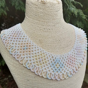 Pasztell színű virágos gyöngygallér - fülbevaló, gyöngynyaklánc, gyöngyékszer - ékszer - nyaklánc - nyakpánt, gallér - Meska.hu