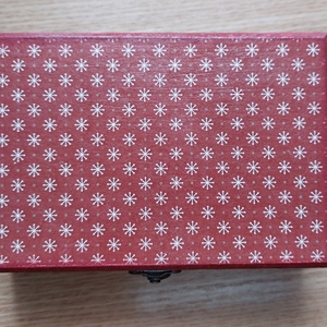 Karácsonyi doboz díszekkel - karácsony - karácsonyi lakásdekoráció - karácsonyfadíszek - Meska.hu