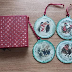 Karácsonyi doboz díszekkel - karácsony - karácsonyi lakásdekoráció - karácsonyfadíszek - Meska.hu