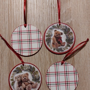 Karácsonyi doboz díszekkel - karácsony - karácsonyi lakásdekoráció - karácsonyfadíszek - Meska.hu