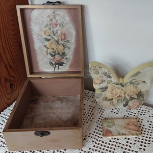 Rózsás doboz, pillangó és hűtőmágnes szett - otthon & életmód - dekoráció - asztal és polc dekoráció - díszdoboz - Meska.hu