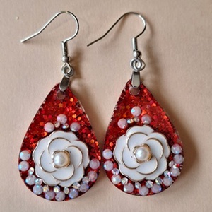 Vörösen fehérben - fülbevaló, Ékszer, Fülbevaló, Lógó fülbevaló, Ékszerkészítés, MESKA