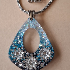 Szikrázó hóesés - medál - Meska.hu