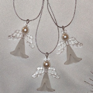 Angyalka hegyikristállyal, Karácsony, Karácsonyi lakásdekoráció, Karácsonyfadíszek, Mindenmás, Gyöngyfűzés, gyöngyhímzés, MESKA