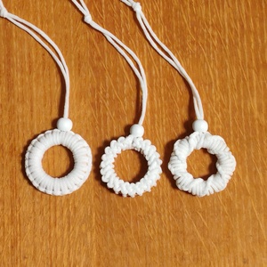 Makramé karácsonyi díszek  - karácsony - karácsonyi lakásdekoráció - karácsonyfadíszek - Meska.hu