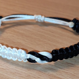 Jin-Jang Makramé Karkötő - ékszer - karkötő - fonott karkötő - Meska.hu