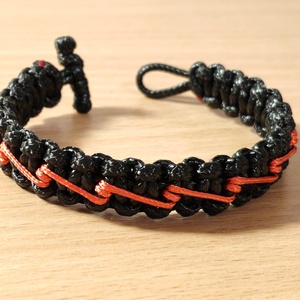 High Voltage ���Makramé Karkötő - Meska.hu