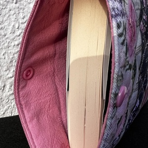 Rózsaszínű könyves-virágos mintás könyvtok vízálló anyagból - könyv & zene - könyvtok - Meska.hu