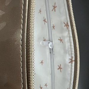 Különleges arany színű terepmintás  félhold alakú táska - táska & tok - kézitáska & válltáska - vállon átvethető táska - Meska.hu