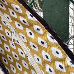 Szőrmés félhold alakú táska - táska & tok - kézitáska & válltáska - válltáska - Meska.hu