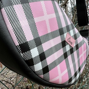 Különleges rózsaszín-fekete kockás  félhold alakú táska - táska & tok - kézitáska & válltáska - vállon átvethető táska - Meska.hu