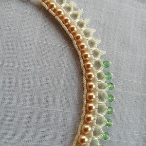 Beige - zöld gyöngy nyakék  - ékszer - nyaklánc - gyöngyös nyaklánc - Meska.hu