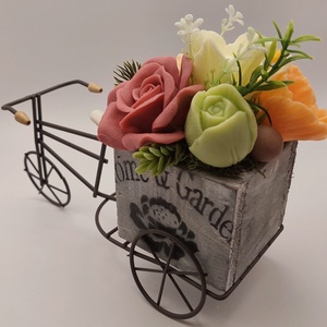 Szappanvirágok biciklin 2 - otthon & életmód - dekoráció - virágdísz és tartó - csokor & virágdísz - Meska.hu