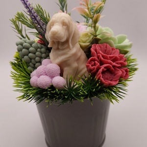 Kutyusos fém kaspó szappanvirágokkal - Meska.hu