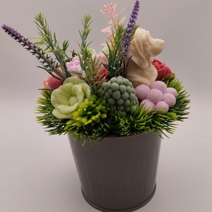 Kutyusos fém kaspó szappanvirágokkal - otthon & életmód - dekoráció - virágdísz és tartó - csokor & virágdísz - Meska.hu