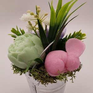 Kis fém vödör szappanvirágokkal és kisegérrel, Otthon & Életmód, Dekoráció, Virágdísz és tartó, Csokor & Virágdísz, Virágkötés, Szappankészítés, MESKA