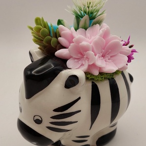 Zebra kaspó szappanvirágokkal - Meska.hu