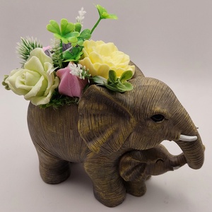 Elefántcsalád szappanvirágokkal - otthon & életmód - dekoráció - virágdísz és tartó - csokor & virágdísz - Meska.hu