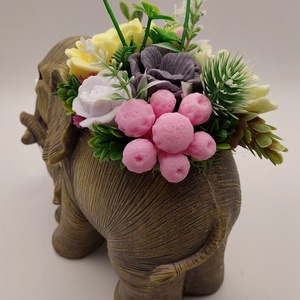 Elefántcsalád szappanvirágokkal - otthon & életmód - dekoráció - virágdísz és tartó - csokor & virágdísz - Meska.hu