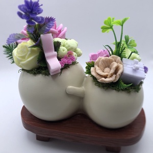 Aranyos gömbis kaspó szappanvirágokkal - otthon & életmód - dekoráció - virágdísz és tartó - csokor & virágdísz - Meska.hu