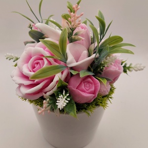 Rózsaszín szappanvirágok fehér kerámia kaspóban - otthon & életmód - virágdekoráció - virágok - virágbox - Meska.hu