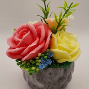 Színes szappanvirágok márványos kaspóban - Meska.hu