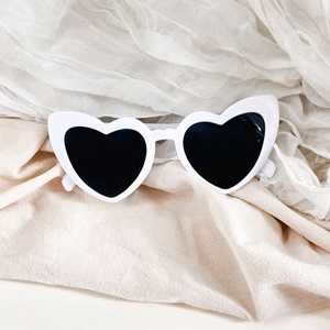 Esküvői party napszemüveg - Heart shaped, Esküvő, Dekoráció, Helyszíni dekor, Ékszerkészítés, MESKA