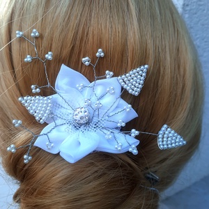 Virágos gyöngyös hajtű - Meska.hu