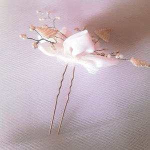 Virágos gyöngyös hajtű - esküvő - hajdísz - hajtű - Meska.hu