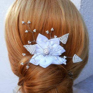 Virágos gyöngyös hajtű - esküvő - hajdísz - hajtű - Meska.hu