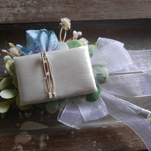 Kék virágos kitűző - esküvő - kiegészítők - kitűző - Meska.hu