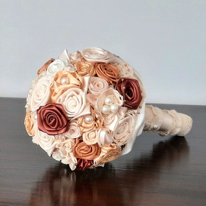 Bieder gömbcsokor, Esküvő, Menyasszonyi- és dobócsokor, Virágkötés, MESKA