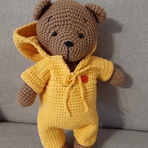 Kismaci szivecskés overallban - játék & sport - plüssállat & játékfigura - maci - Meska.hu