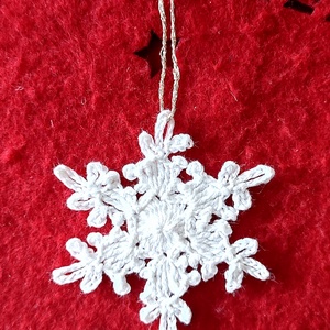 AKCIÓ!!! Horgolt hópelyhek - karácsony - karácsonyi lakásdekoráció - karácsonyfadíszek - Meska.hu