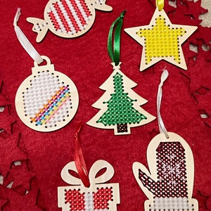 Karácsonyi díszek , Karácsony, Karácsonyi lakásdekoráció, Karácsonyfadíszek, Hímzés, MESKA