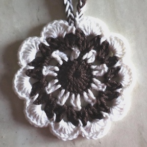 Horgolt virágos nyaklánc  - ékszer - nyaklánc - medálos nyaklánc - Meska.hu Horgolt virágos nyaklánc  - ékszer - nyaklánc - medálos nyaklánc - Meska.hu