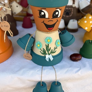 Virágos cserépbaba, Otthon & Életmód, Ház & Kert, Cserépbaba, Festett tárgyak, 21 cm magas, agyagcserépből készült, türkíz kék cserépbaba.
Tetejébe virág is ültethető., MESKA