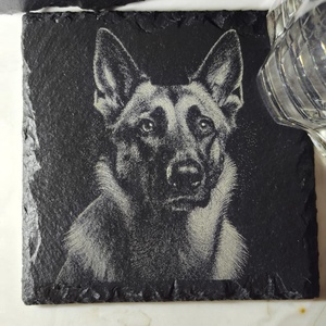 Gravírozott pala poháralátét, Otthon & Életmód, Konyhafelszerelés, tálalás, Tálalás, Tányér- és poháralátét, Gravírozás, pirográfia, MESKA