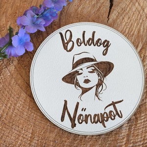 Nőnapi hűtőmágnesek, Otthon & Életmód, Konyhafelszerelés, tálalás, Konyhai dekoráció, Hűtőmágnes, Gravírozás, pirográfia, Famegmunkálás, Nőnapi hűtőmágnes, amit szívből ajánlok! 

Méret: 7 cm, MESKA