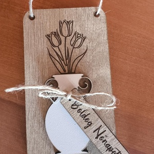 Nőnapi akasztós dísz - otthon & életmód - virágdekoráció - virágdíszek - lézervágott virágdíszek - Meska.hu