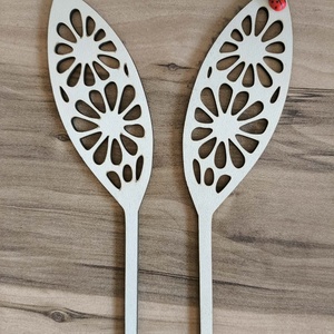 Húsvéti nyuszifül beszúró katicabogárral - ünnepi díszek, dekorációk - húsvéti díszek és dekorációk - húsvéti virágos díszek - Meska.hu