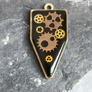 Steampunk medál műgyantából - ékszer - nyaklánc - medál - Meska.hu
