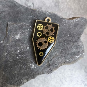 Steampunk medál műgyantából - Meska.hu