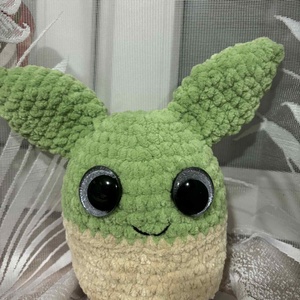 Horgolt Baby Yoda (világos) - játék & sport - plüssállat & játékfigura - plüss mesefigurák - Meska.hu