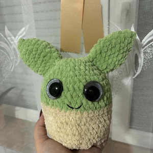 Horgolt Baby Yoda (világos) - játék & sport - plüssállat & játékfigura - plüss mesefigurák - Meska.hu