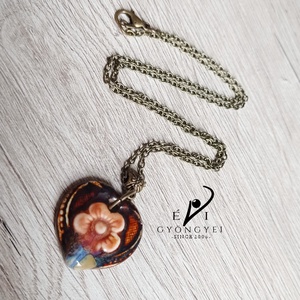 VIRÁG SZÍVBE ZÁRVA porcelán medálka, Ékszer, Nyaklánc, Hosszú nyaklánc, Ékszerkészítés, Gyöngyfűzés, gyöngyhímzés, Meska
