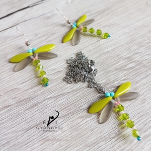 Banánzöld és szürke szitakötő fülbevaló - ékszer - ékszerszett - Meska.hu