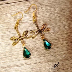 Emerald szitakötő fülbevaló - ékszer - fülbevaló - lógó fülbevaló - Meska.hu